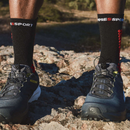 Chaussettes Pro Racing V4.0 Trail Black / Red | Compressport